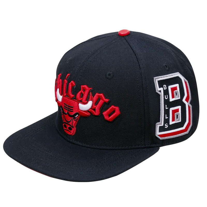 PRO STANDARD CHICAGO BULLS OLD ENGLISH SNAPBACK HAT