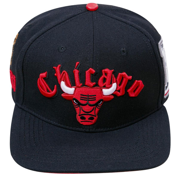 PRO STANDARD CHICAGO BULLS OLD ENGLISH SNAPBACK HAT