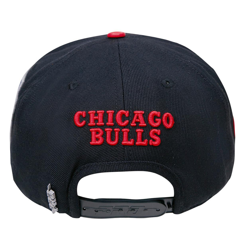 PRO STANDARD CHICAGO BULLS OLD ENGLISH SNAPBACK HAT